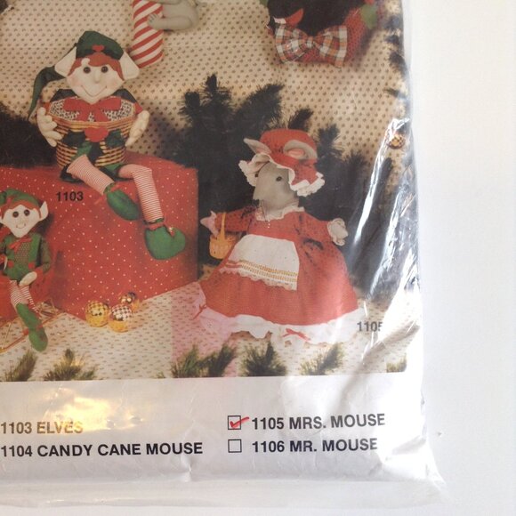 Vintage Fabrikit 1105 Phyllis Mackenzie Christmas Stuffed Mrs. Mouse Sewing Kit - Picture 2 of 5